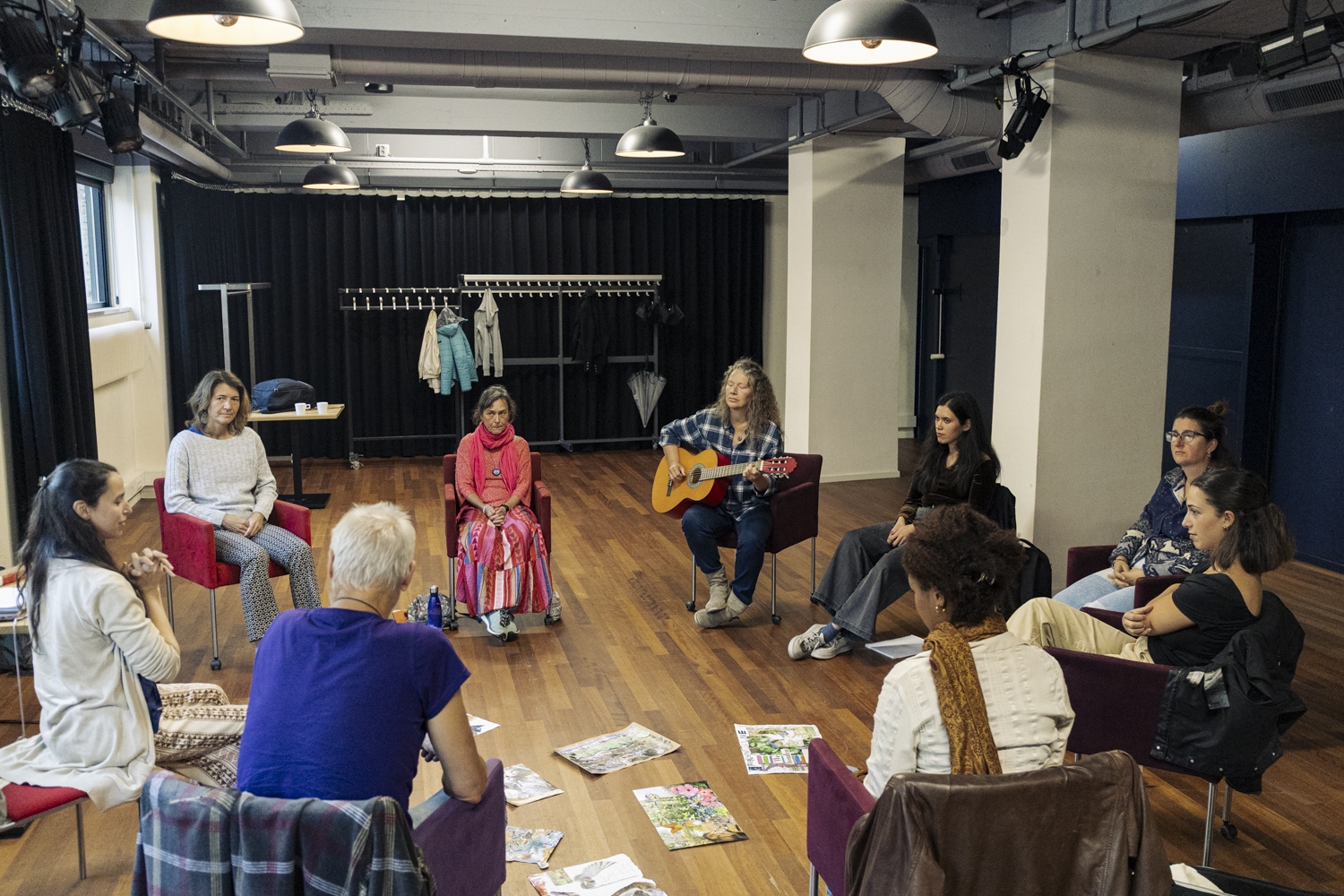 Maia voorstelling voices of the earth | Jopiefonds - Jopiefonds